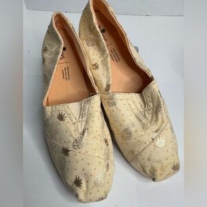 TOMS pineapple 🍍 print slip on shoes size 9